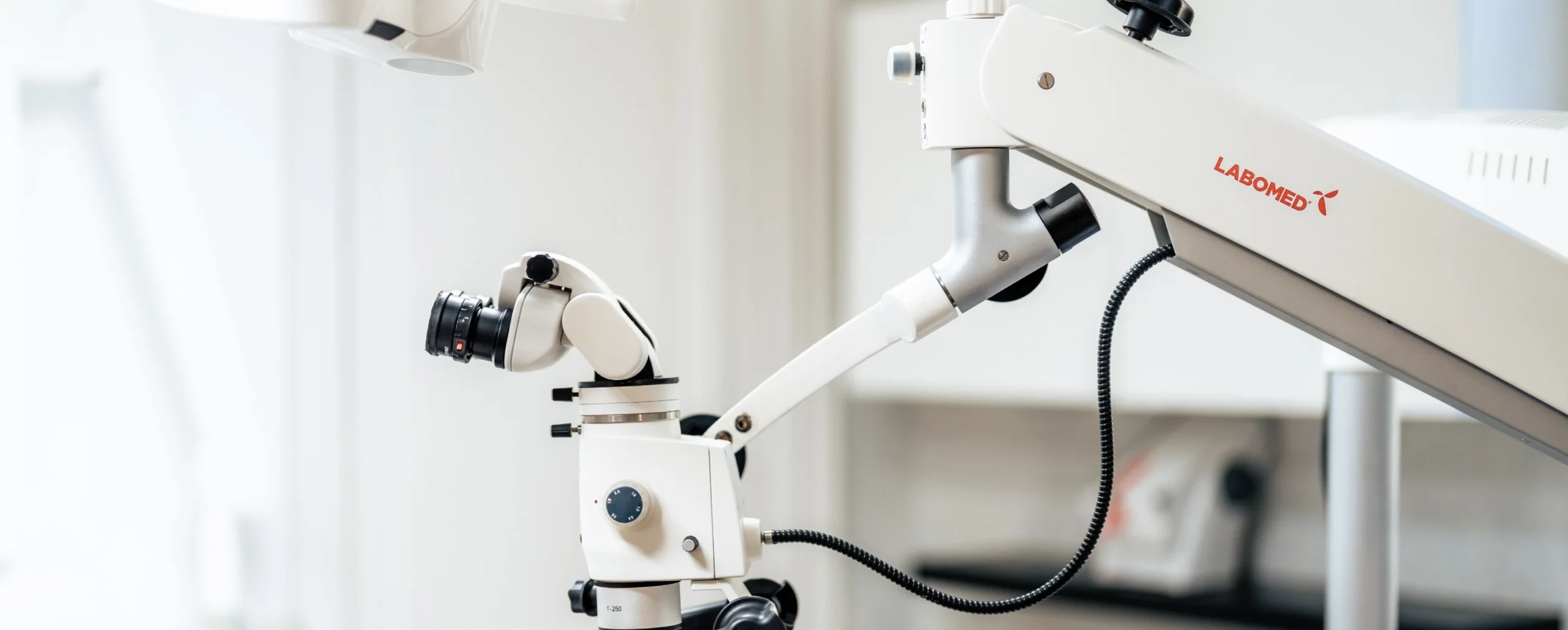 Microscope analyse bactériologique, soins dentaires, Salins les bains Bajanescu 39110