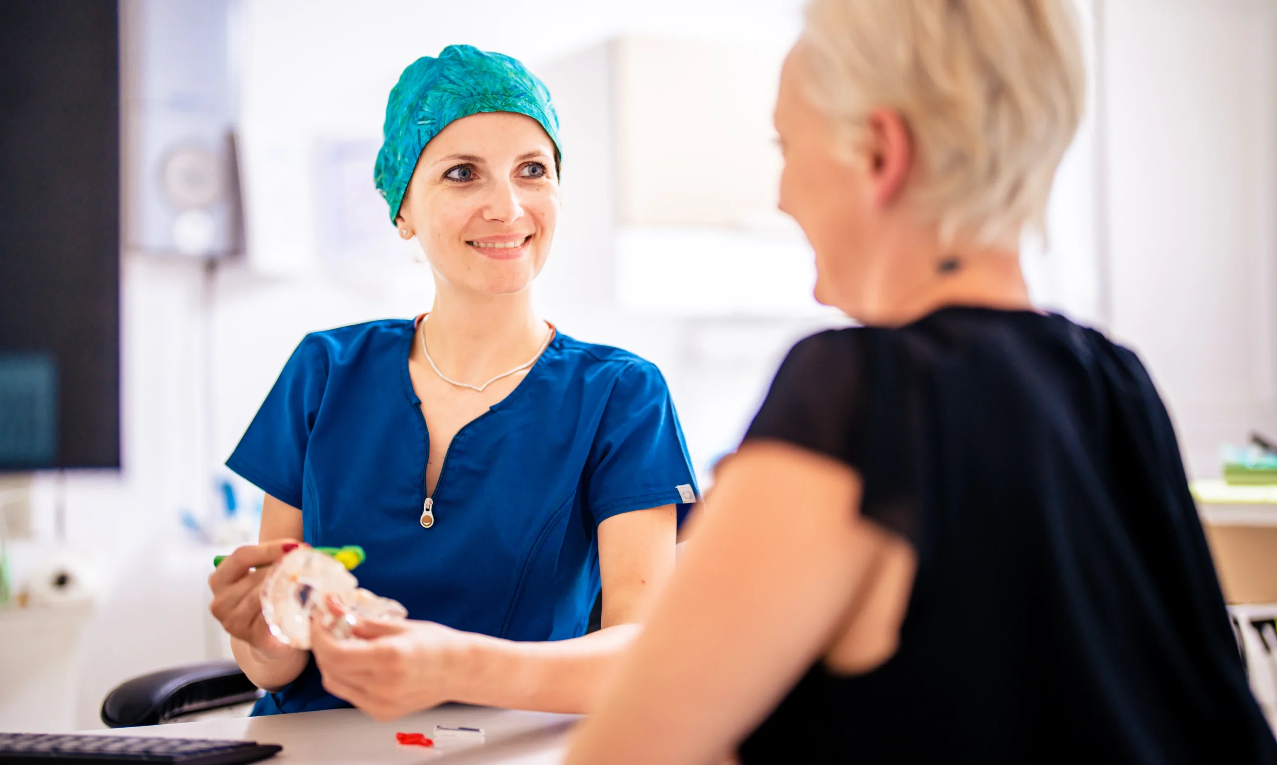 Dentiste Bajanescu consultation au cabinet dentaire 39110