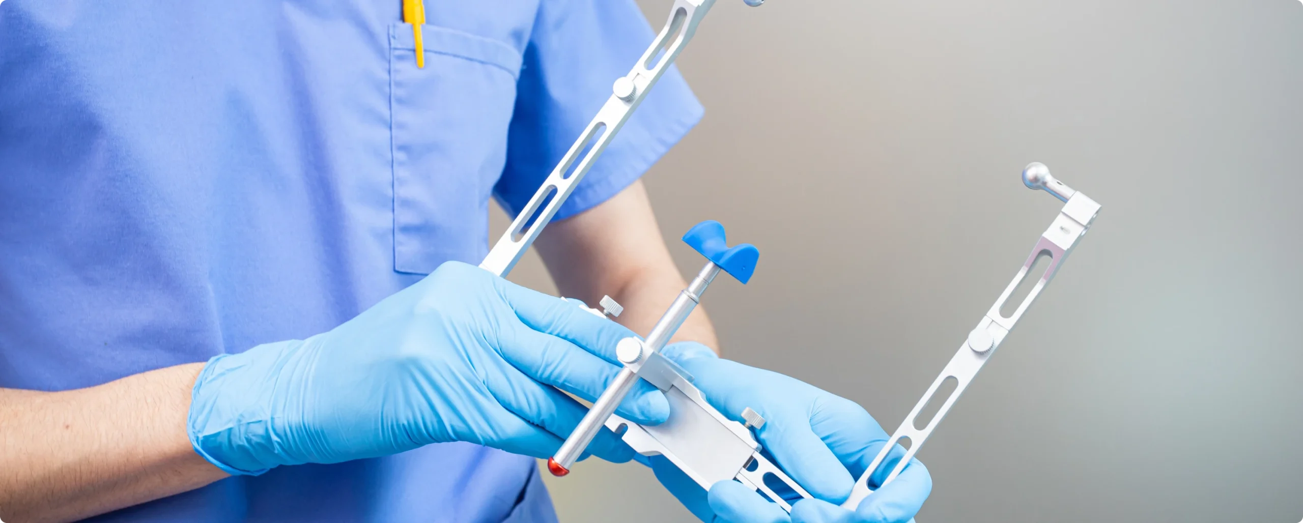 Nos technologies : piezochirurgie, le PRF, planification implantaire, profilaixis master, microscopie d'analyse bactériologique, arc facial et articulateur